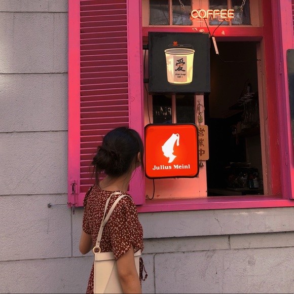 Red floral wrapped dress - Picture 3 of 4